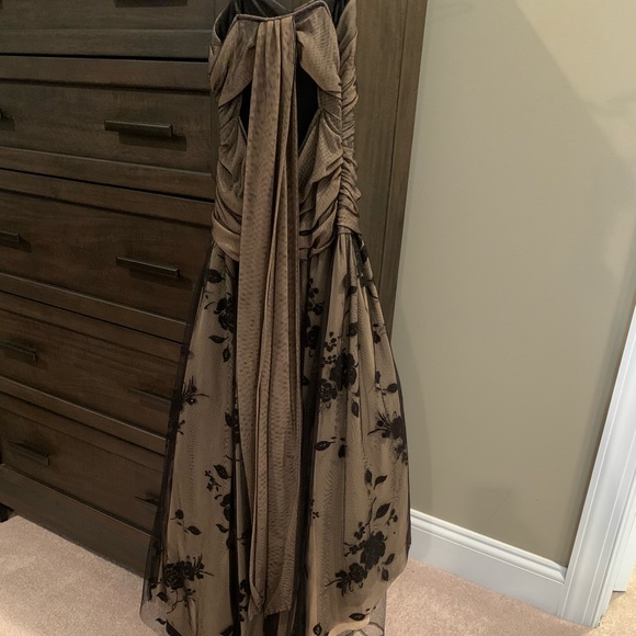Dress size small - Picture 2 of 3